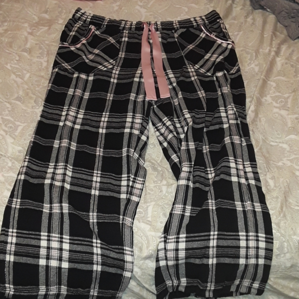 🎁Pink and black pajama pants